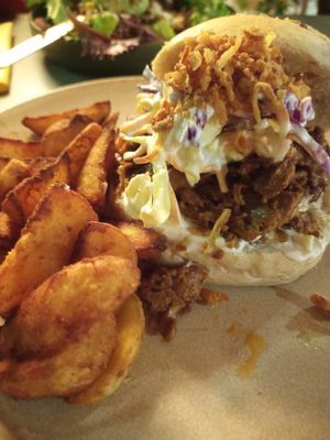 Hamburger Caifaz at Dona Sardinha in Luso