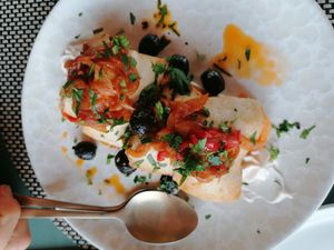 Tofu com batata a murro at Dona Sardinha in Luso