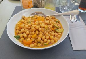 Chickpeas with vegetables at Katsaróla in Rafina