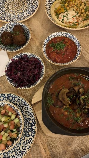 Vegane Shakshuka, Falafel und Hummus  at Feinberg's in Berlin