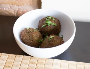 Falafel at Feinberg's in Berlin