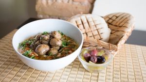 Hummus mit Champignons at Feinberg's in Berlin