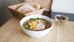 Hummus mit Kichererbsen und Tahini at Feinberg's in Berlin