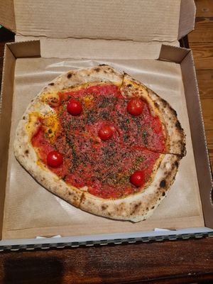 Pizza Marinara at Farina meets Mehl in Hamburg