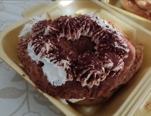 Donut de tiramisú at Vonuts in Valencia