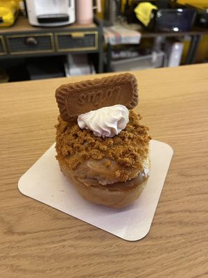 Donut de lotus  at Vonuts in Valencia