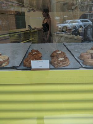 Biscoff cream doughnuts at Areca Bakery in Barcelona
