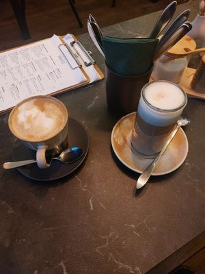 Cappuccino and regular Latte Macchiato at Café Hin & Veg in Leipzig