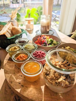 Frühstücksauswahl Bertha at Café Hin & Veg in Leipzig