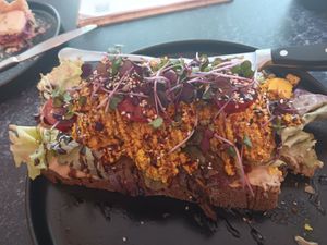 Scrambled tofu and hummus on sourdough with balsamic dressing at Café Hin & Veg in Leipzig