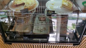 Kuchenauswahl at Café Hin & Veg in Leipzig