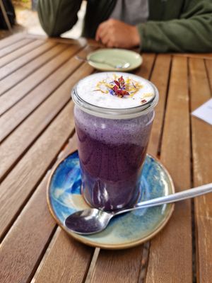 Purple Mystery 🫐🍐 at Café Hin & Veg in Leipzig