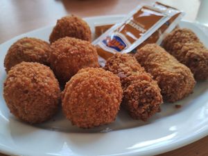 Vegan bitterballen & kroketten at Cafetaria De Vesting in Naarden