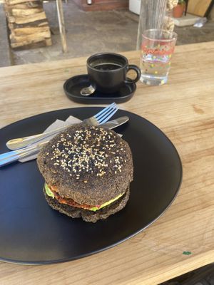 La hamburguesa y un café americano   at Inina in San Cristobal De Las Casas