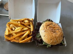 Beyond Meat Jose Jose Burger  at Manhattan Burger  in Berlin