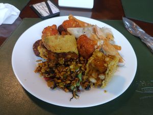 A plate filled with good food at Mahatma Gourmet in Curitiba