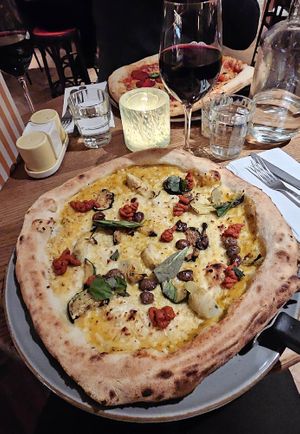 Bell Pepper and roasted veggies pizza (vegan) at Vegitalian in Amsterdam