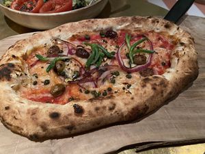 Small pizza to share 🍕 at Vegitalian in Amsterdam