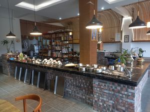Inside the restaurant at Suzhiyuan - 素之缘  in Jimei