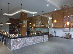 Inside the restaurant at Suzhiyuan - 素之缘  in Jimei
