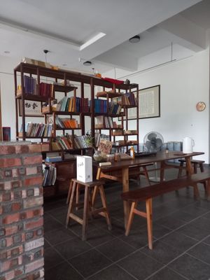 Inside the restaurant at Suzhiyuan - 素之缘  in Jimei