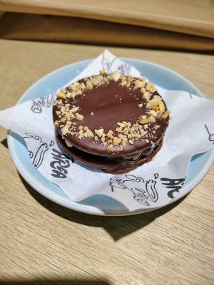 Alfajor vegano at Café Área in Santiago