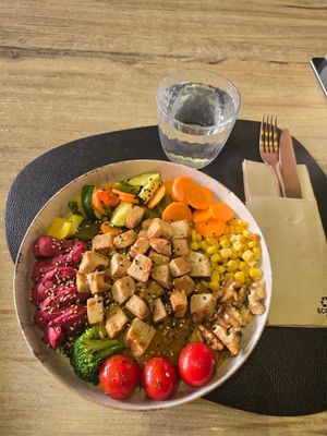 Best warm salad bowl ever!! 😍 at Keyzen Healthy Life in Malaga