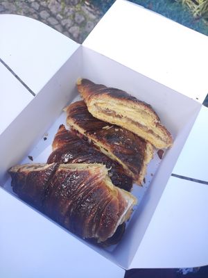 Strawberry and apple and cinnamon croissant at O Melhor Croissant da Minha Rua in Sintra