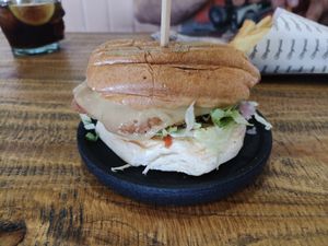 Hamburguesa crispy vegan: Long no-chicken de Heura at The Fitzgerald Burger Company in Albacete