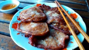 Banana & rice pancakes with ginger sauce
https://www.youtube.com/watch?v=OnqhophufyY at Karma Waters in Da Nang