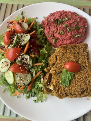 Quibe de abóbora e homus de beterraba   at Restaurante Vegetariano Casa Isis in Sao Paulo