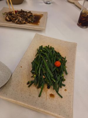 Haninirá, shimeji e shitake at Gurumê Leblon in Rio De Janeiro