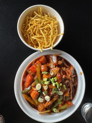 American Chopsuey with Hot Garlic Sauce - Vegan (not American or Chinese ) #Veganuary at Momo Hub in Brampton