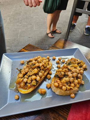 Bruschetta with chickpeas and olive oil at Bar Enoteca Pasticceria in Montepulciano