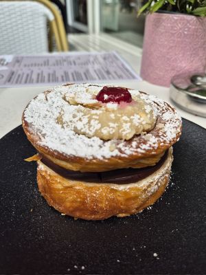Vegan chocolate special at Croissant Couture in Berlin