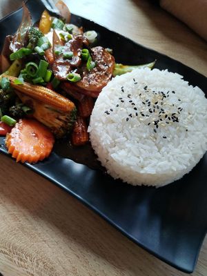 Vegan "beef" Wok (Gluten alternative) at EatHappy Vegan - Rosenhoff in Oslo