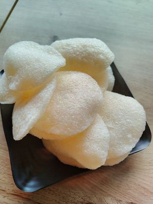 Vegan "Shrimp" chips at EatHappy Vegan - Rosenhoff in Oslo