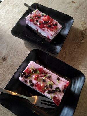 Strawberry cheesecake at EatHappy Vegan - Rosenhoff in Oslo