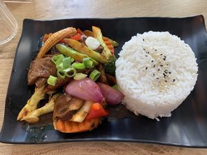 Beef-wok   at EatHappy Vegan - Rosenhoff in Oslo