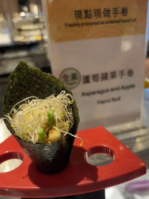 Hand roll  at Kyo Kyo Vegetarian Restaurant - 京享蔬食百匯餐庁 in Kaohsiung