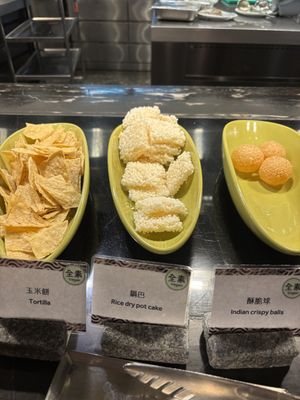 Various fried things  at Kyo Kyo Vegetarian Restaurant - 京享蔬食百匯餐庁 in Kaohsiung