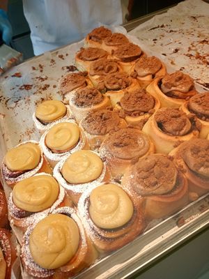 Vanilla and pumpkin at Have A Roll  in Amsterdam