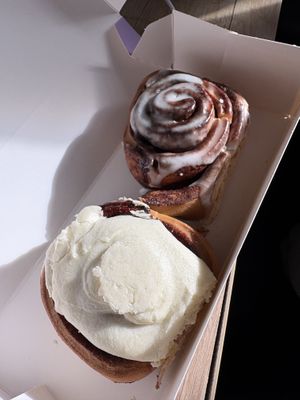 Zimtschnecken mit Zuckerguss und Vanillecreme  at Have A Roll  in Amsterdam