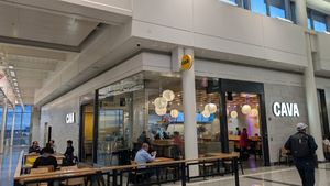 Store front right next to escalators to B side of terminal at IAD - CAVA - CB in Dulles