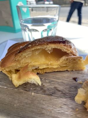 Inside plain croissantt  at O Melhor Croissant da Minha Rua - Alameda in Lisbon