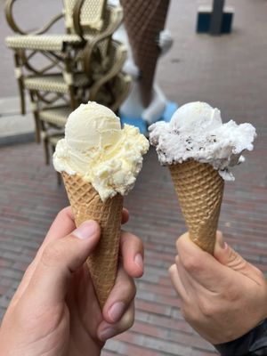 Vanille & Stracciatella  at Eiscafe Valentino in Emden
