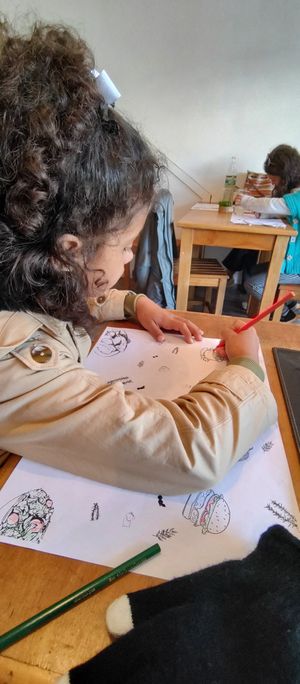 Entertainment for kids during the prep at Comida Naturista Irene's in Colonia Del Sacramento