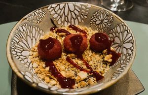 Chocolade ganache - pinda-framboos at Eethuis Lamoen in Landegem