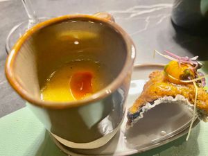 Pompoensoep en crunchy zeewierhapje at Eethuis Lamoen in Landegem