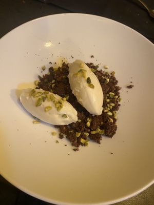 second dessert: crumble di cioccolato e amaretti con pistacchio e gelato all' ananas  at Pierre Sang in Paris